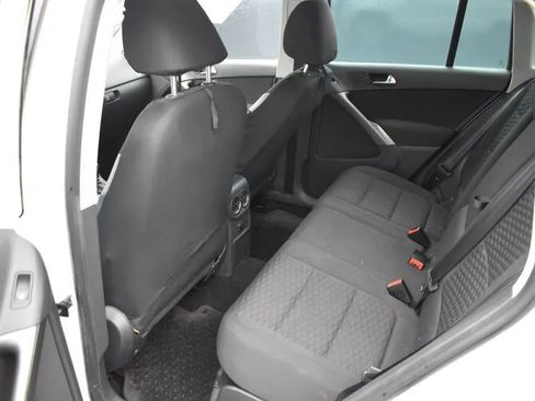 Used 2009 Volkswagen Tiguan SEL image 15