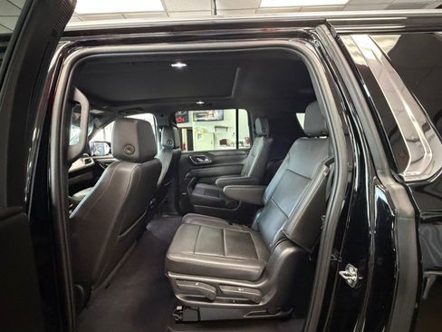Used 2022 Chevrolet Suburban LT w/ LT Signature Plus Package AWD/4WD image 24
