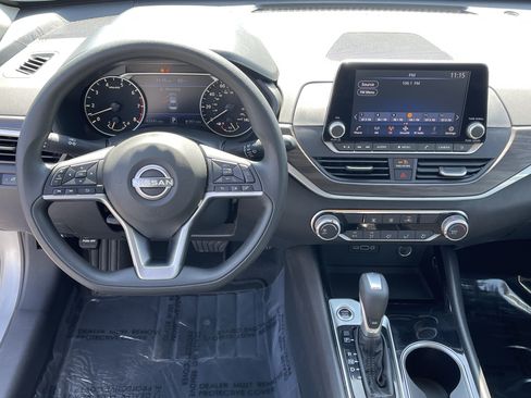 Used 2024 Nissan Altima 2.5 SV FWD image 12