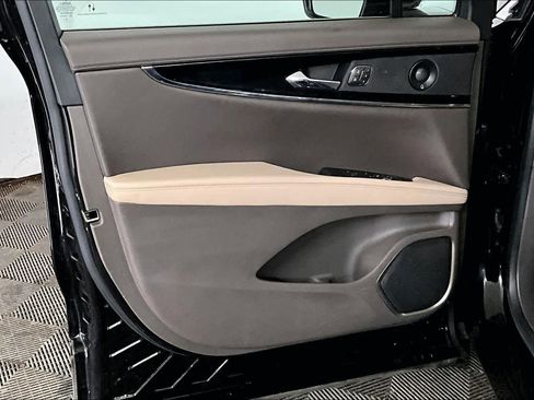 Used 2022 Lincoln Nautilus Reserve w/ Equipment Group 201A image 20