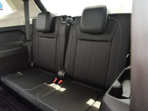 Certified 2024 Volkswagen Tiguan SE w/ Panoramic Sunroof Package image 25