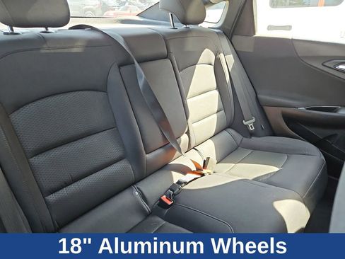 Used 2017 Chevrolet Malibu LT image 9