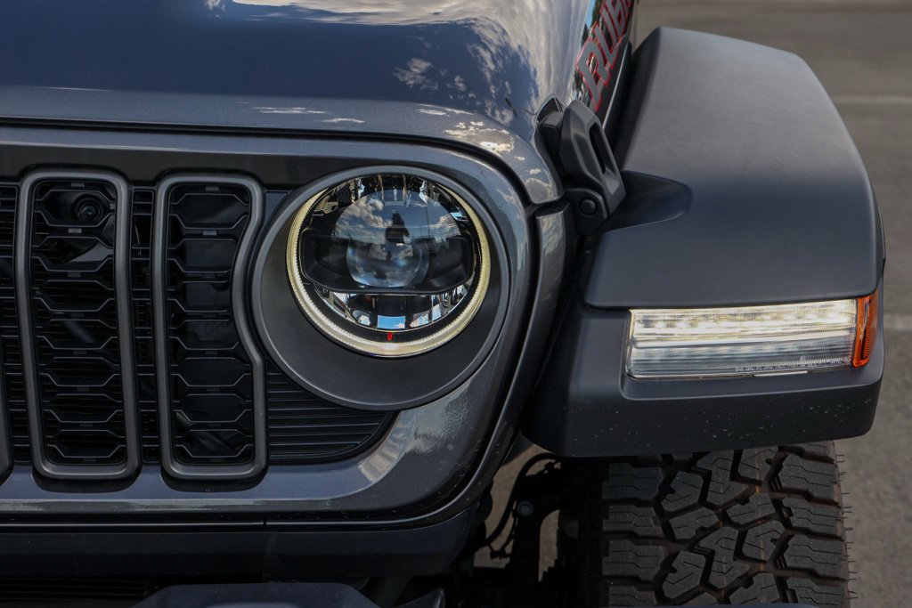 New 2026 Jeep Gladiator Rubicon w/ Steel Power Dome Hood Package AWD/4WD image 11