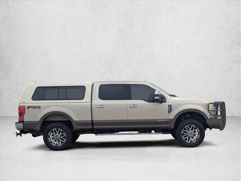 Used 2017 Ford F250 Lariat w/ Lariat Value Package AWD/4WD image 4