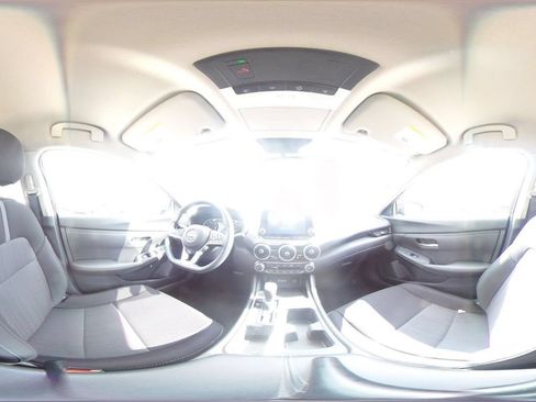 Used 2025 Nissan Sentra SV FWD image 40