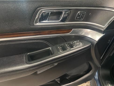 Used 2018 Ford Explorer Limited image 11
