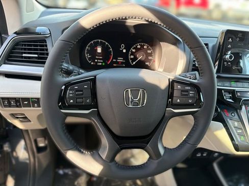 New 2026 Honda Odyssey Touring image 12