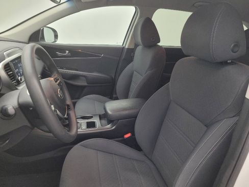Used 2019 Kia Sorento LX FWD image 17