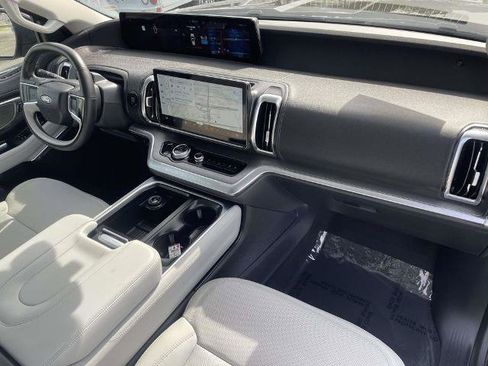 Certified 2025 Ford Expedition Platinum AWD/4WD image 35