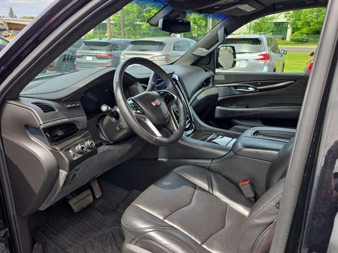 Used 2017 Cadillac Escalade Platinum AWD/4WD image 12