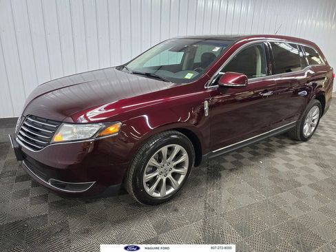 Used 2017 Lincoln MKT AWD image 10