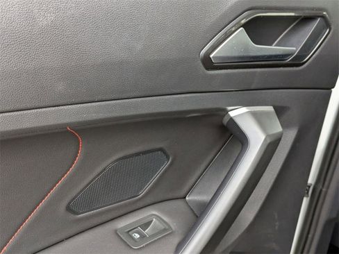 Used 2024 Volkswagen Tiguan SE image 26