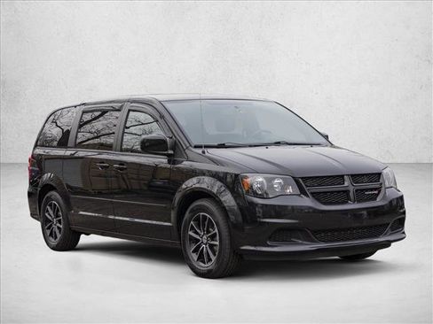 Used 2016 Dodge Grand Caravan SE image 3