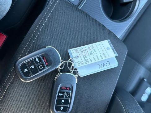 Used 2025 Honda Civic Sport image 28