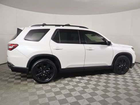 Used 2025 Honda Pilot Black Edition image 4