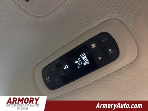 Used 2024 Chrysler Pacifica Touring-L image 36