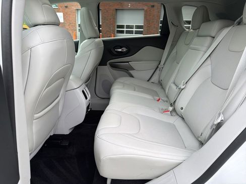 Used 2019 Jeep Cherokee Limited AWD/4WD image 26
