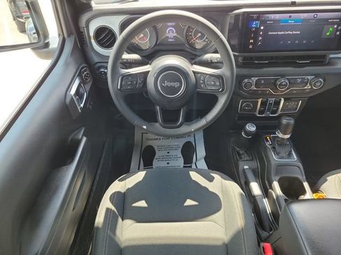 Used 2025 Jeep Gladiator Sport AWD/4WD image 13
