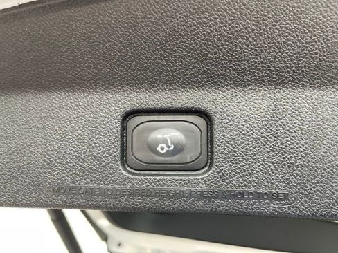 Used 2018 Ford Explorer XLT w/ Equipment Group 202A image 30