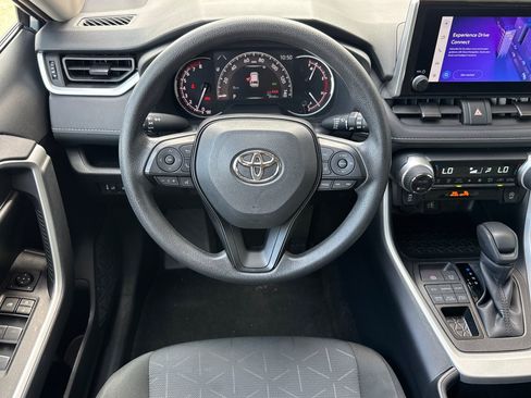 Used 2025 Toyota RAV4 XLE AWD/4WD image 30