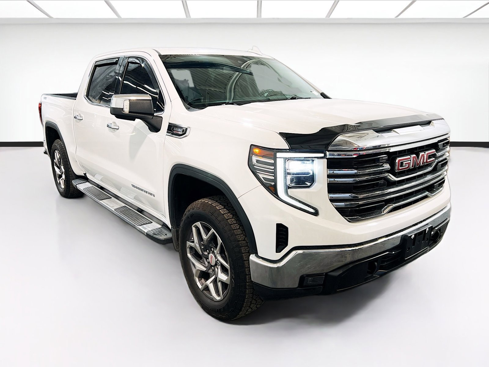 Used 2022 GMC Sierra 1500 SLT AWD/4WD image 3