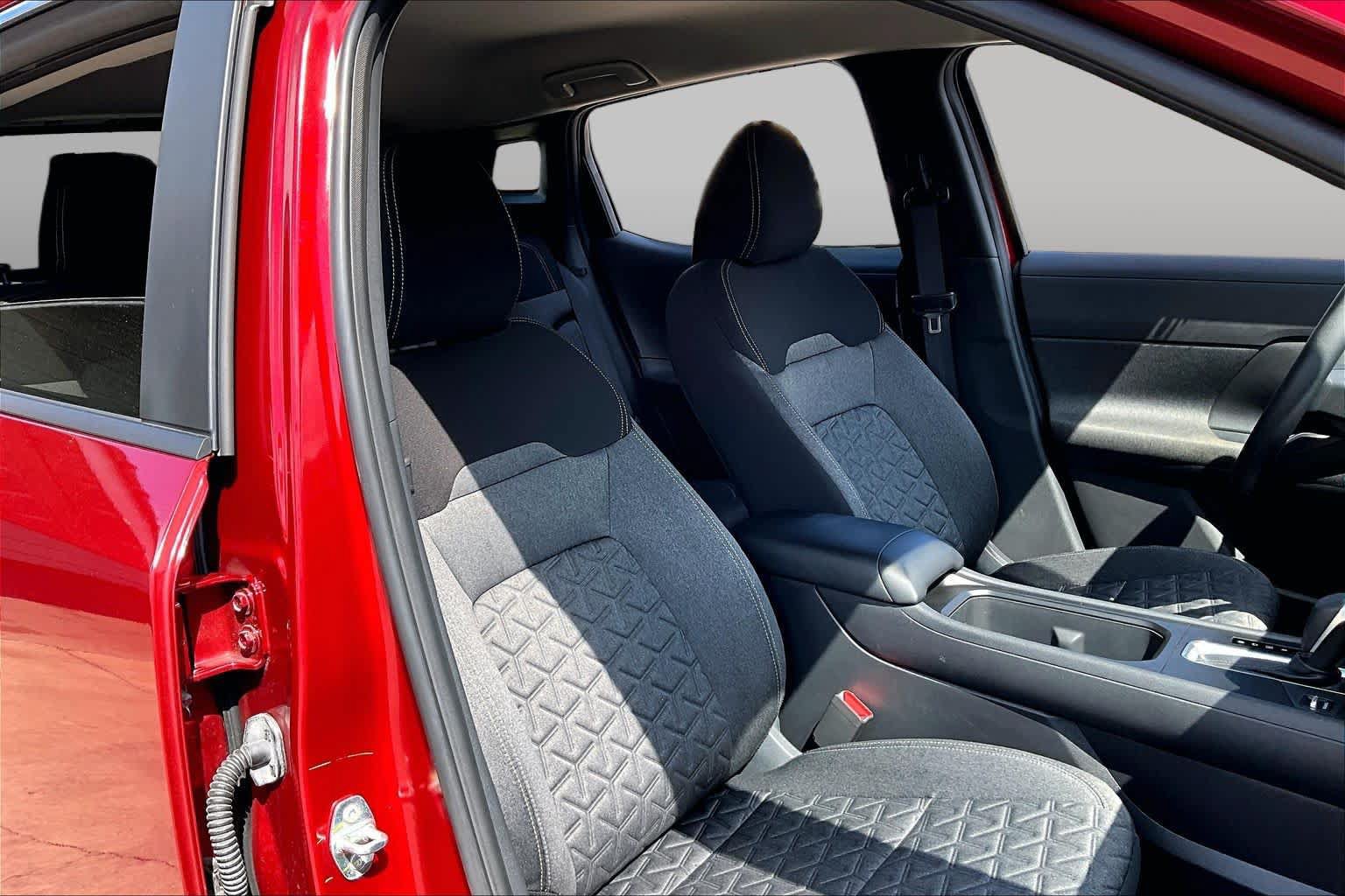 Certified 2025 Nissan Kicks SV FWD image 9