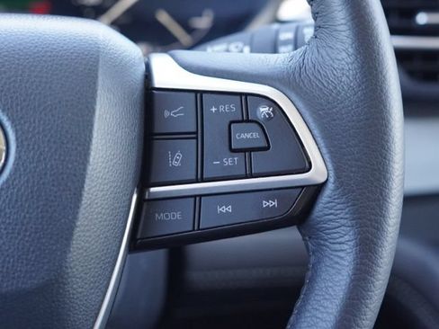 Certified 2026 Toyota Sienna XLE FWD image 22