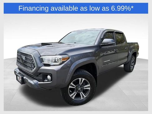 Used 2018 Toyota Tacoma TRD Sport image 1