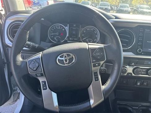 Used 2022 Toyota Tacoma SR5 AWD/4WD image 15