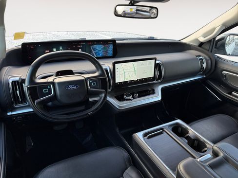 Certified 2025 Ford Expedition Max Platinum image 15