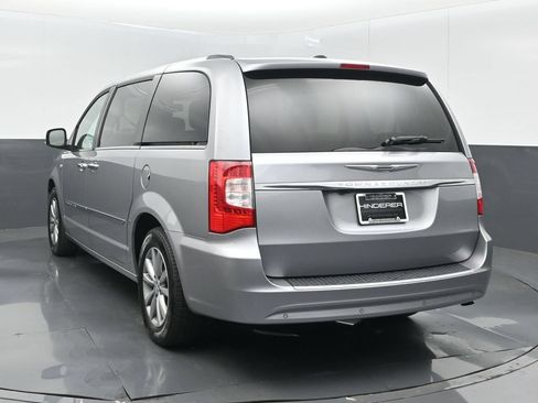 Used 2014 Chrysler Town & Country Touring-L FWD image 6