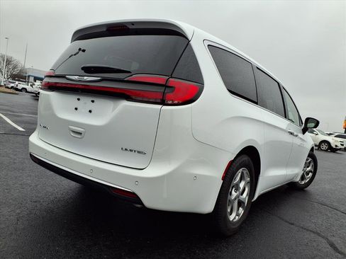 Used 2024 Chrysler Pacifica Limited image 30