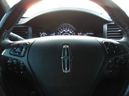 Used 2014 Lincoln MKS image 17
