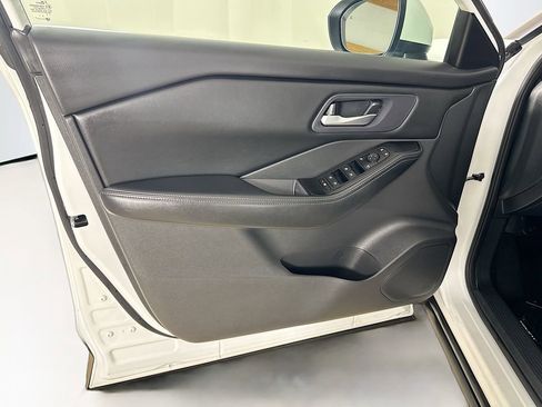 Used 2024 Nissan Rogue SV AWD/4WD image 11