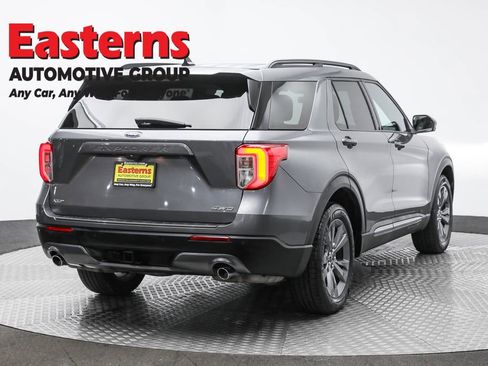 Used 2022 Ford Explorer XLT w/ Equipment Group 202A image 5