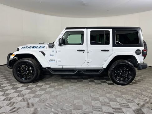 Used 2022 Jeep Wrangler Unlimited Sahara image 9