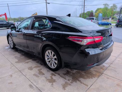 Used 2019 Toyota Camry LE FWD image 4