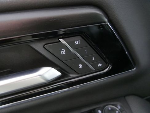 Used 2025 GMC Yukon Denali w/ Advanced Technology Package image 13