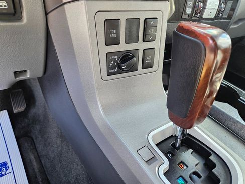 Used 2017 Toyota Sequoia Platinum RWD image 26