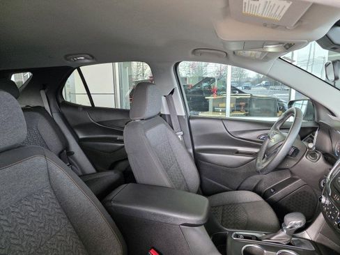 Used 2024 Chevrolet Equinox LT FWD image 3