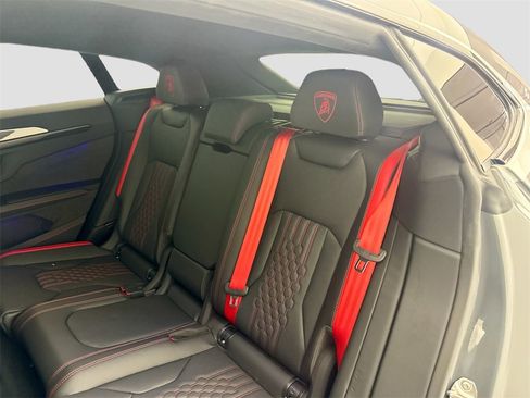 Used 2025 Lamborghini Urus SE image 26