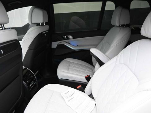 Used 2023 BMW X7 xDrive40i w/ Premium Package image 18