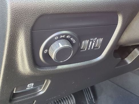 Used 2023 Jeep Grand Cherokee L Laredo AWD/4WD image 9