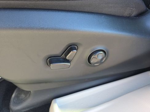 Used 2024 Chrysler Pacifica Limited FWD image 26