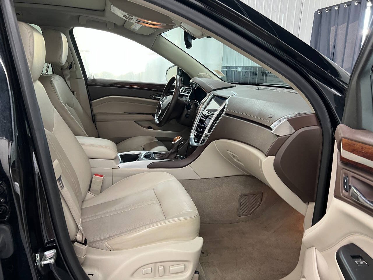Used 2015 Cadillac SRX Luxury w/ Driver Awareness Package AWD/4WD image 11