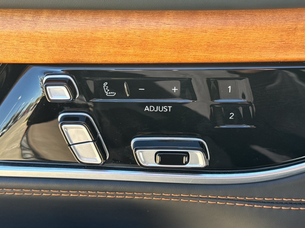 Used 2022 Jeep Grand Wagoneer Series III AWD/4WD image 14