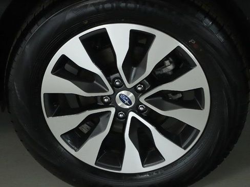 Certified 2025 Subaru Outback Limited image 39