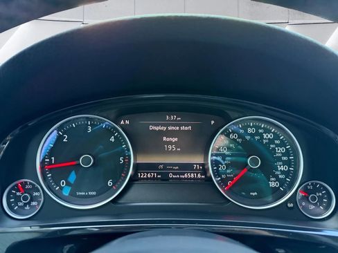 Used 2012 Volkswagen Touareg TDI image 17