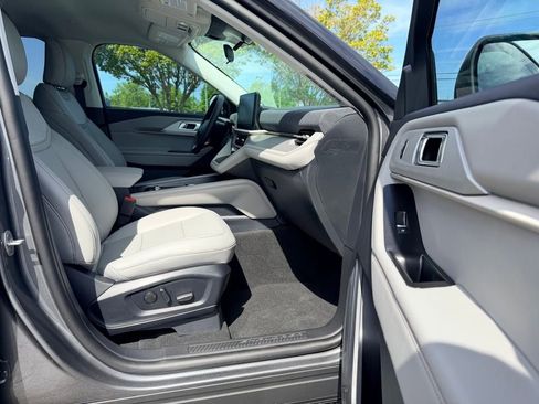 New 2026 Ford Explorer Active RWD image 8