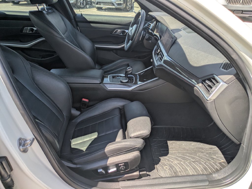 Used 2020 BMW 330i Sedan w/ M Sport Package RWD image 23